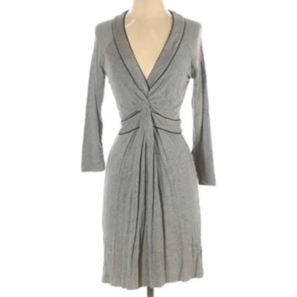Bcbgmaxazria Dress Size Small Gray Knit Midi Long Sleeve Piping Trim Front Twist - Picture 1 of 11